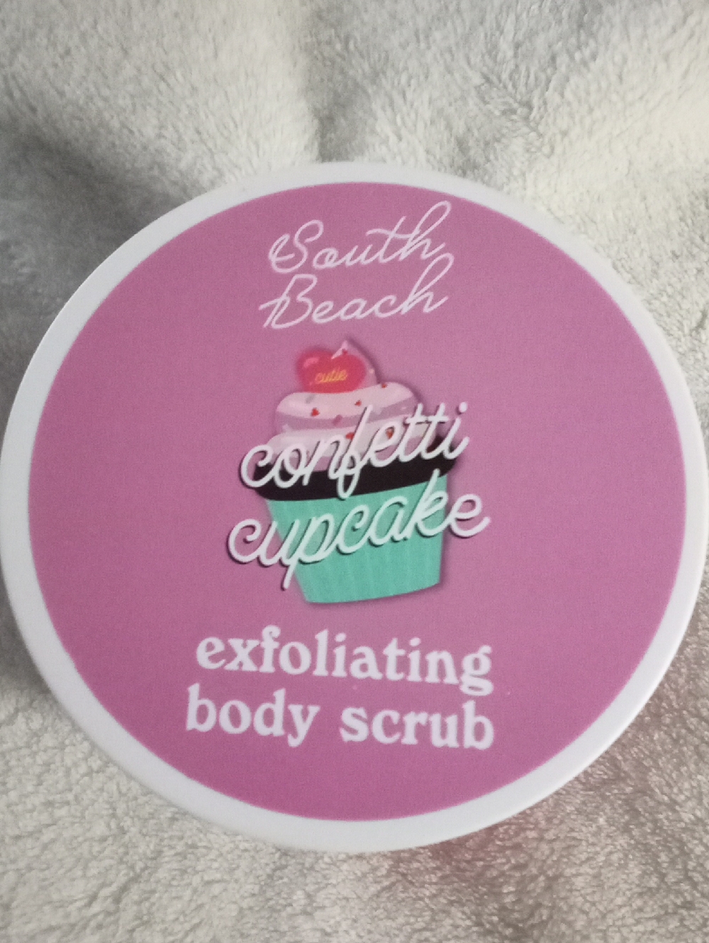 SOUTH BEACH CONFETTI CUPCAKE EXFOLOATING BODY SCRUB! NEW + SMELLS SO GOOD! 25 OZ